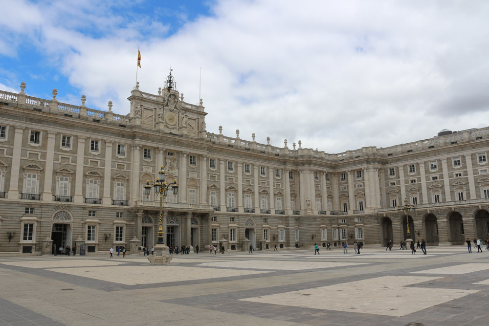 The Palacio Real de Madrid has 135,000 square metres (1,450,000 sq ft) of floorspace and contains 3,418 rooms.[3][4] It is the largest palace in Europe by floor area. The interior of the palace is notable for its wealth of art and the use of many types of fine materials in the construction and the decoration of its rooms.