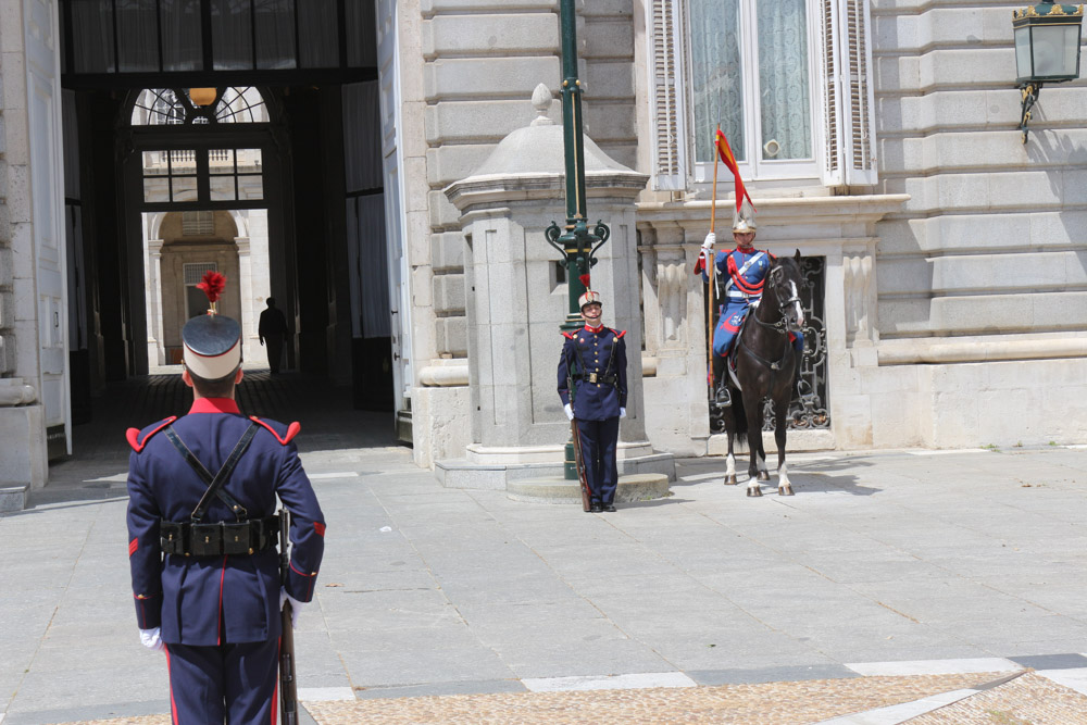 Changing of the guards at Palacio Real de Madrid