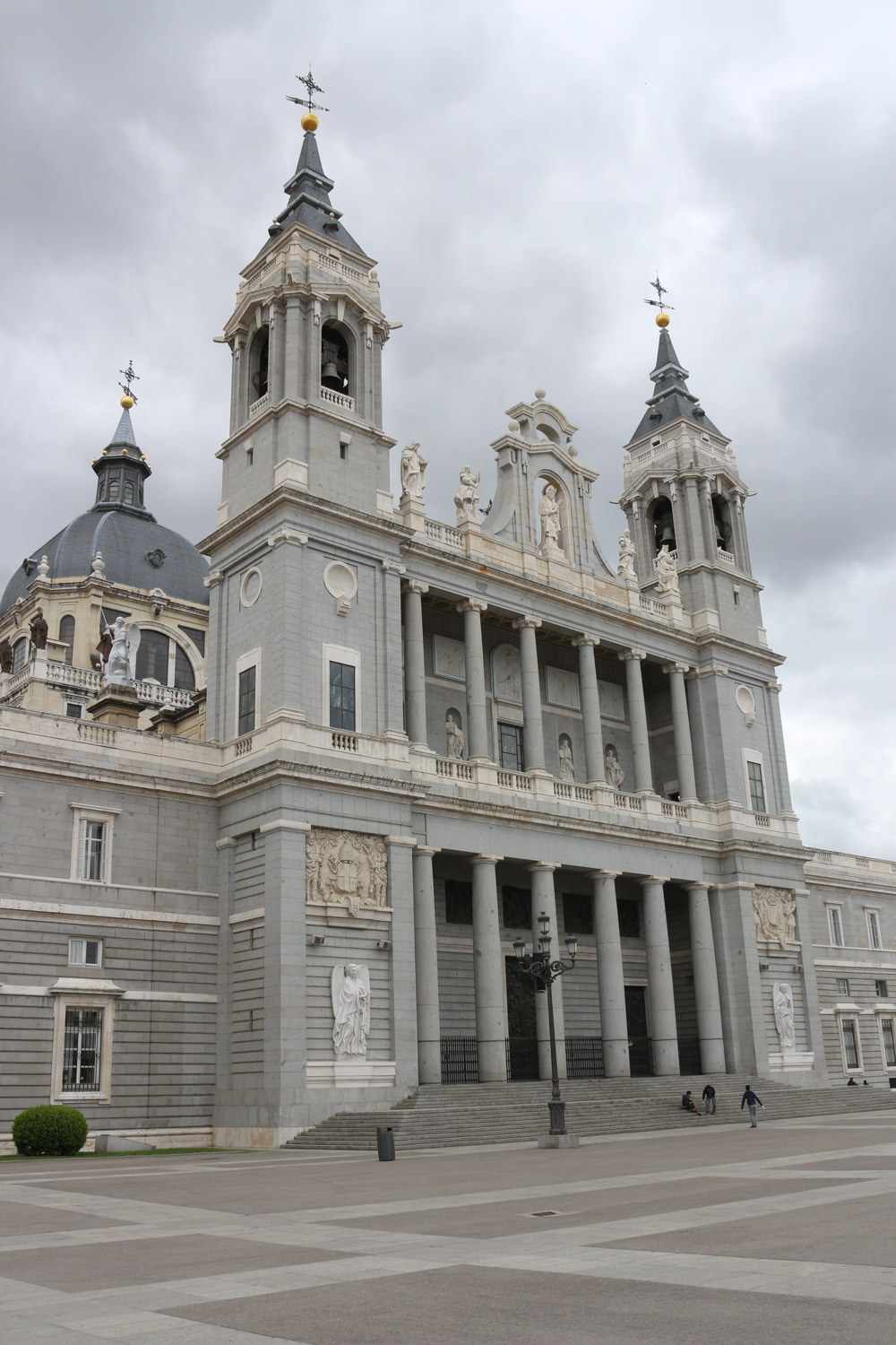 Front side& of the Almudena Cathedral facing the royal palace