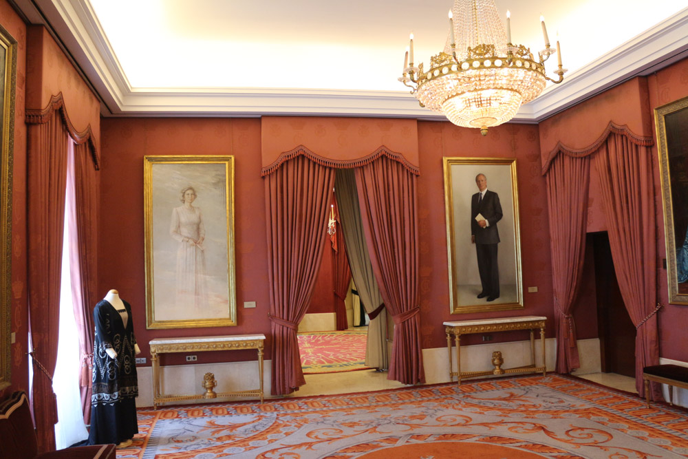 Representation and reception rooms around the main stage of Teatro Real