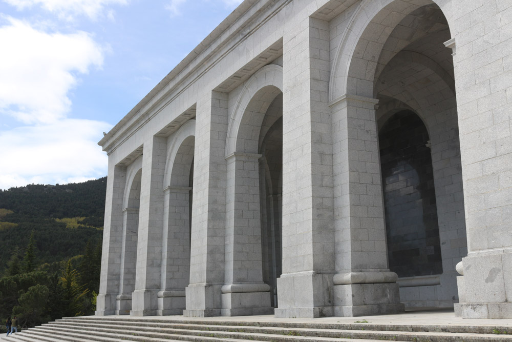Left side of the Valle de los Caídos basilica