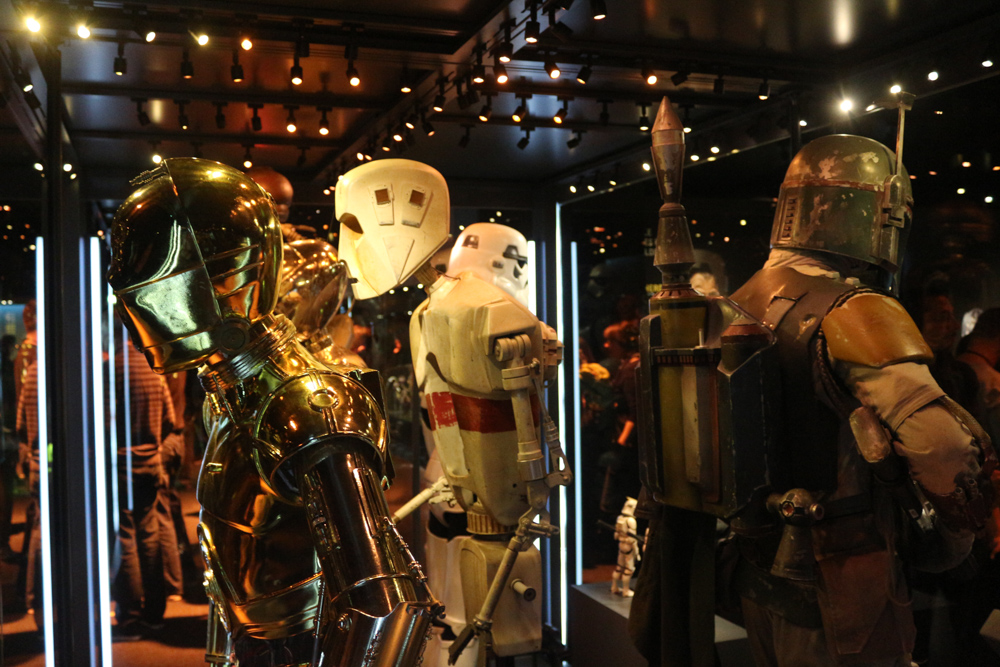 Display with several android models from the various Star Wars movies