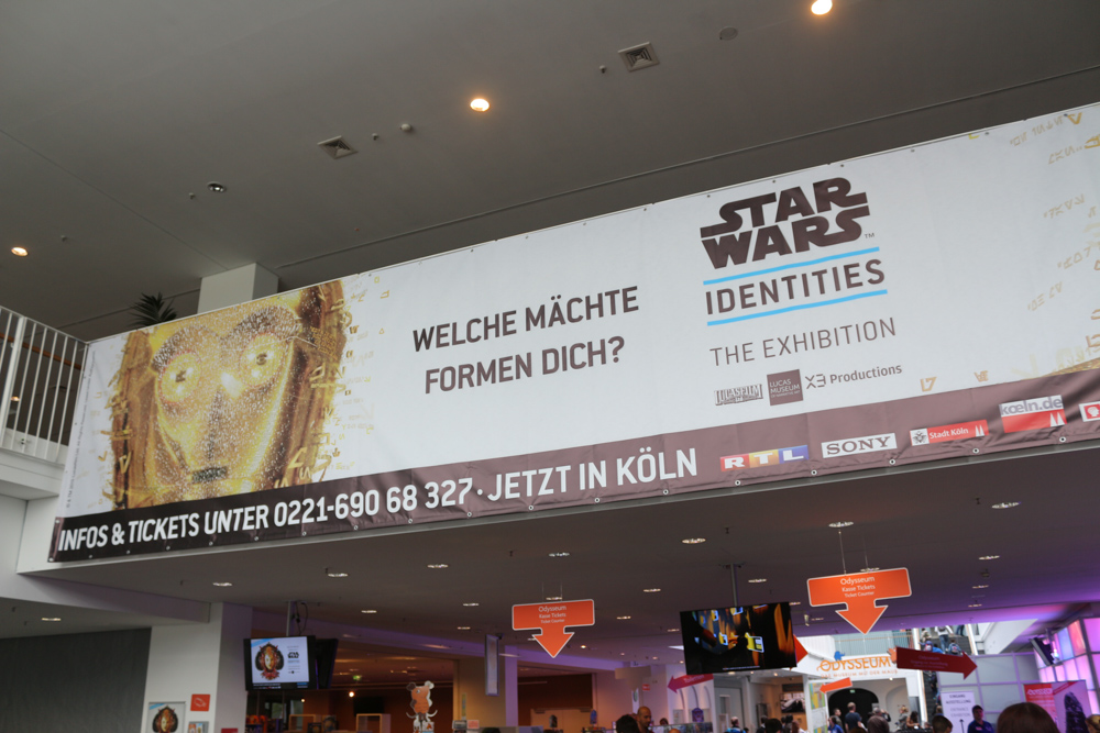Plakat über dem Haupteingang der Star Wars Identities Ausstellung in Köln