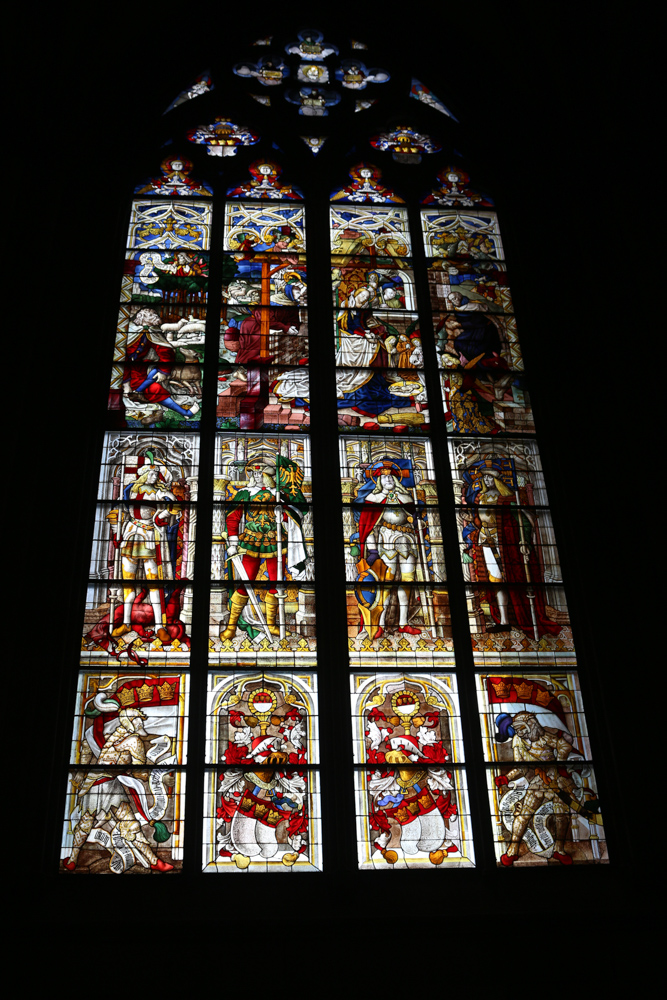 Große gotische Fenster an der Nordseite des Kölner Doms