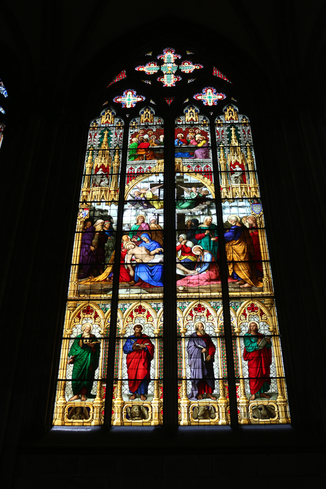 Gothic windows on the southern side of Cologne Cathedral