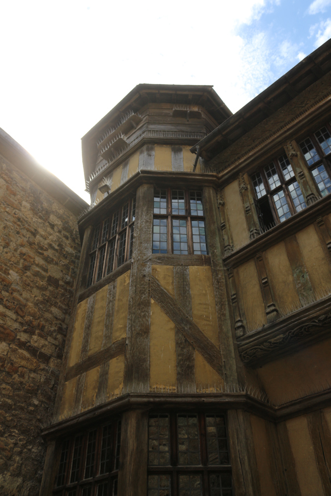 Inner courtyard in the old section of Leeds Castle