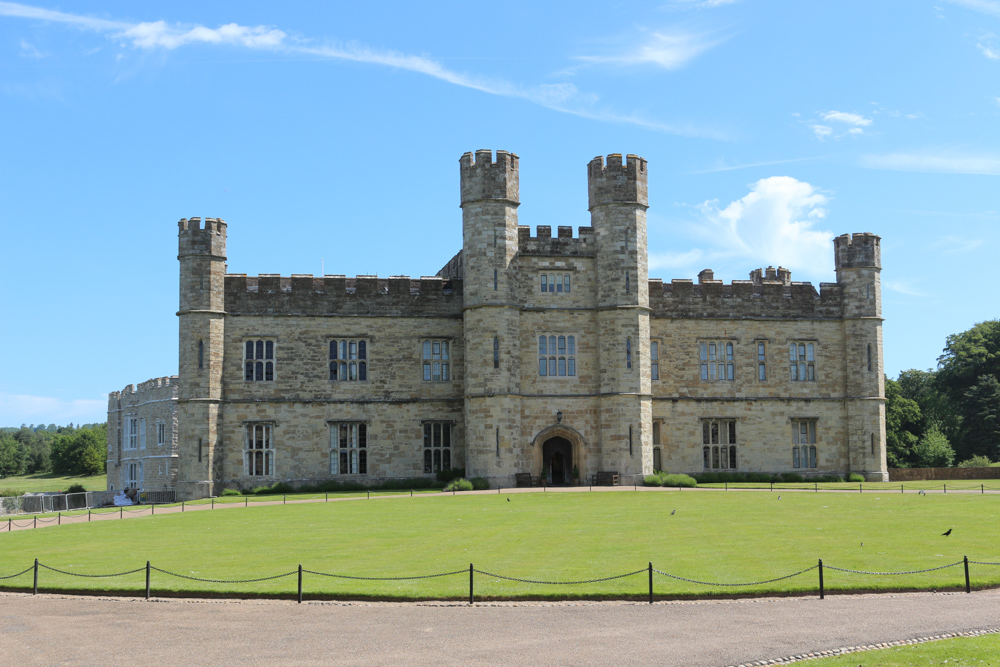 Die Burg wurde bis 1823 komplett im Tudor Stil umgebaut. Dies gab dem Hauptgebäude das heutige Aussehen.