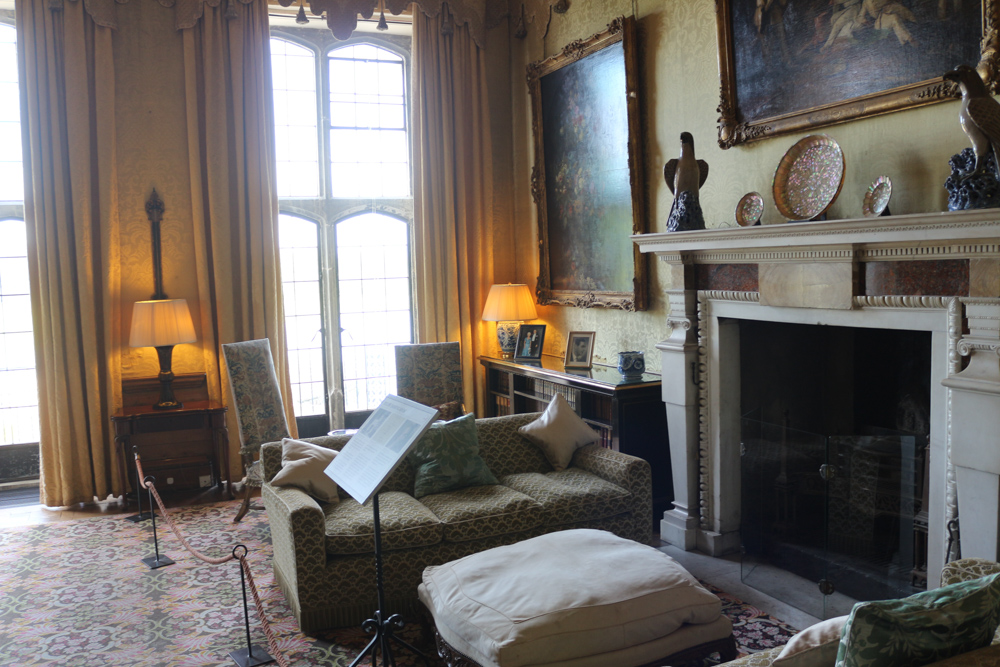 The yellow drawing rooms is named after the silk damask on the walls. It was also designed by Stéphane Boudin in 1938.