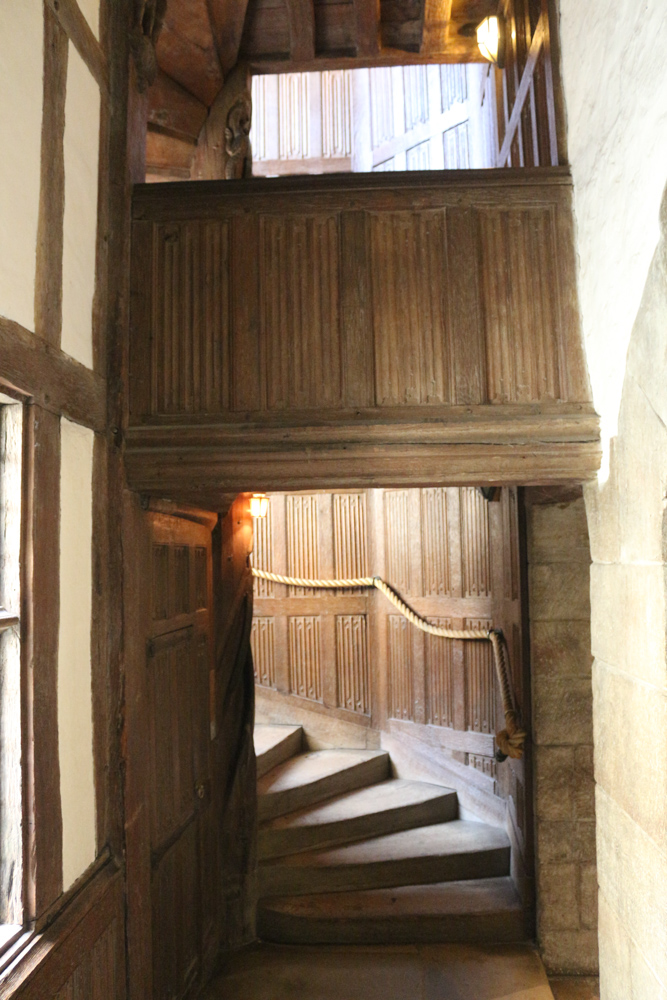 Hölzerne Treppe im alten Bereich des Leeds Castle