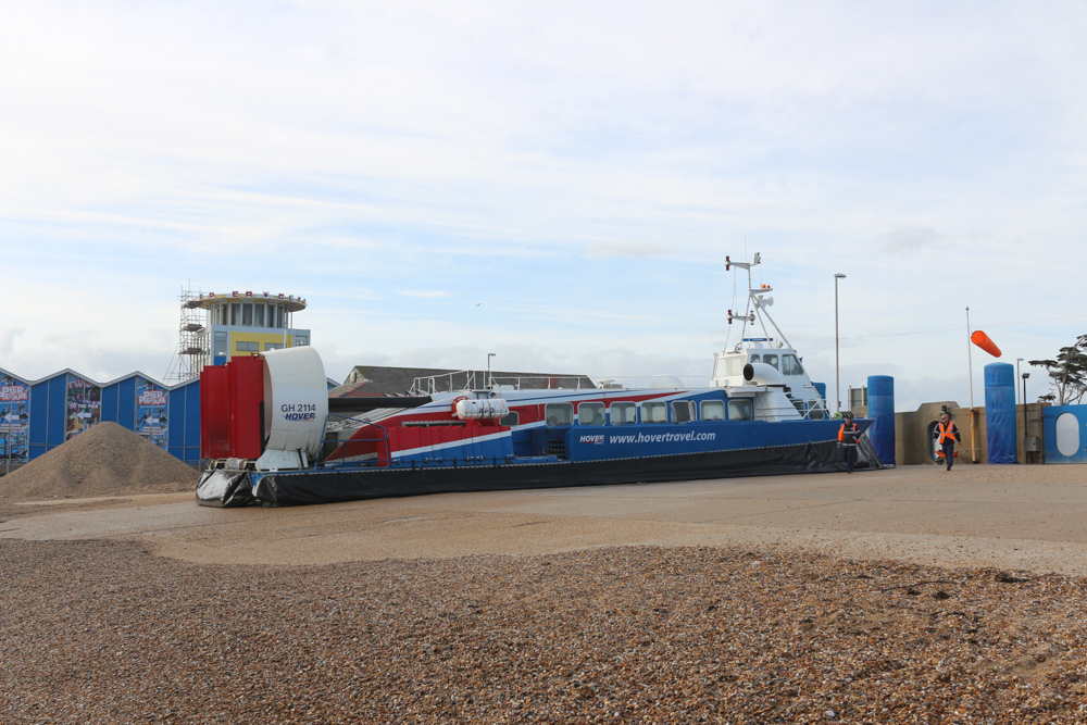 Das Hovercraft verkehrt zwischen Portsmouth und der Isle of Wight