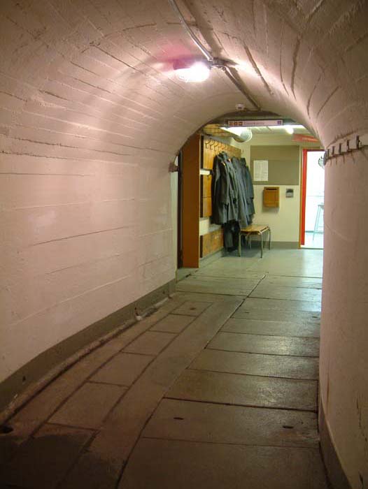 Short tunnel after the air lock to the crew quarters