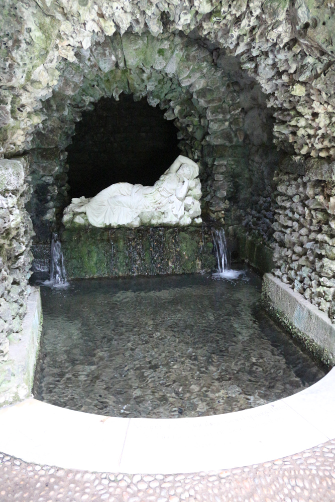 Künstliche Grotte in den Gärten von Stourhead