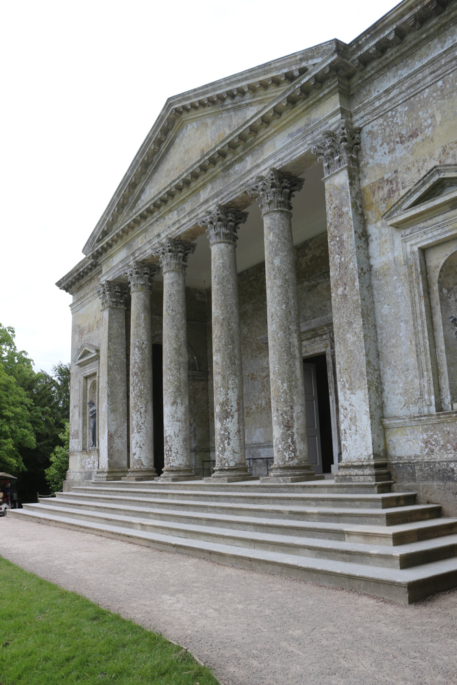 Fassade des Pantheon Gebäudes in den Gärten von Stourhead