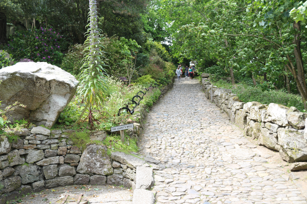 Cobble path up to the castle