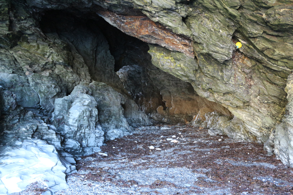 Die so genannte Merlin Höhle unter Tintagel Castle