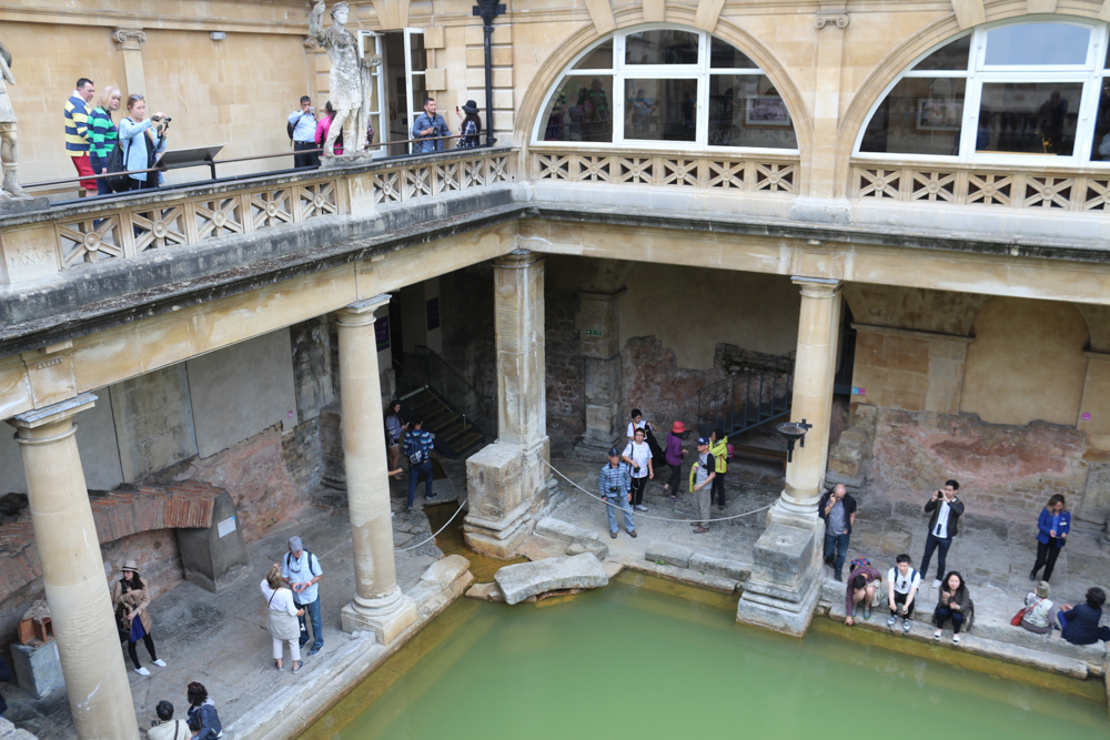 Großes Wasserbecken des antiken römischen Bades von Bath