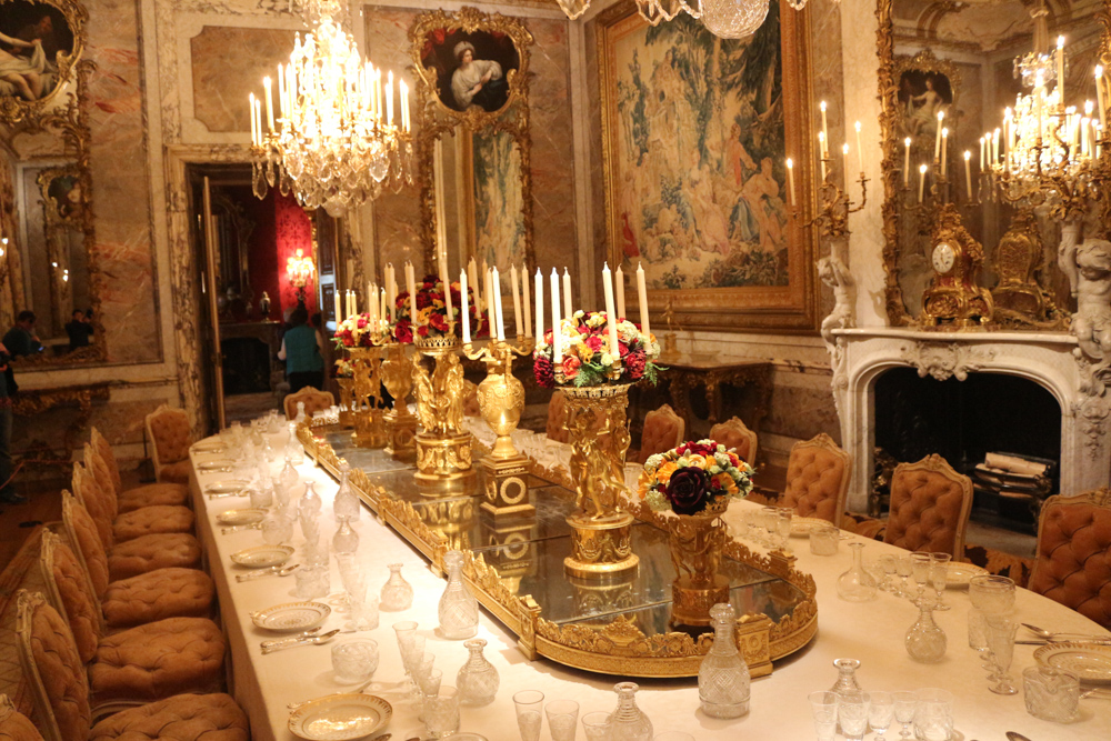 Opulenter barocker Speisesaal im Erdgeschoss des Waddesdon Manor House