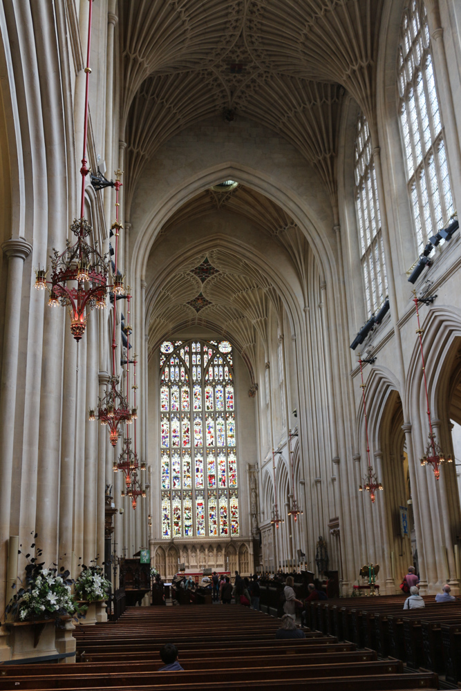 Im Inneren der Abteikirche von Bath