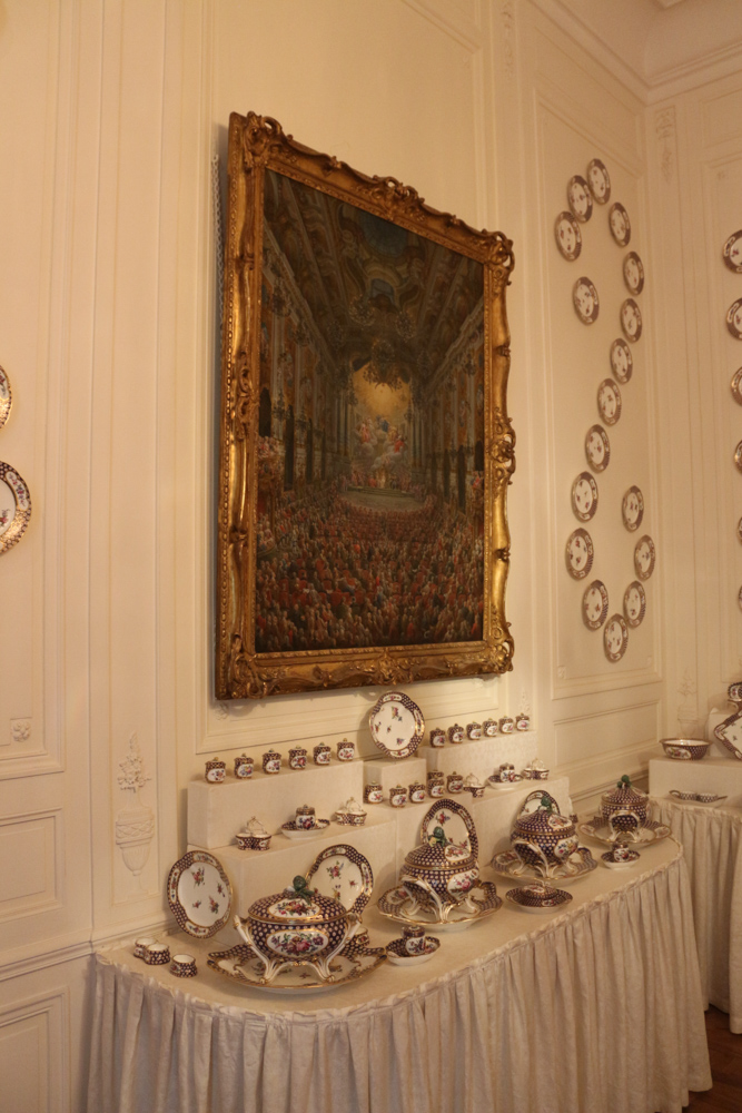 Porzellansammlung im sogenannten Starhemberg Zimmer des Waddesdon Manor House