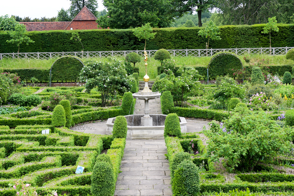 Old Palace Garden of Hatfield House