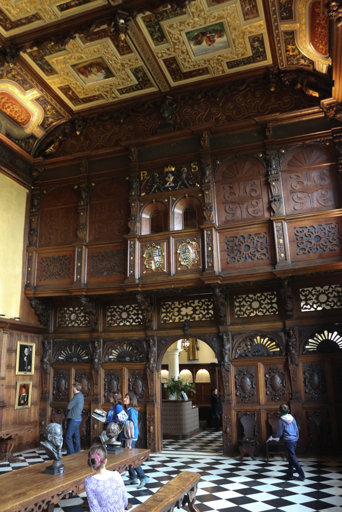 Marble Hall built in 1611 is the great hall of Hatfield House. Much of walls and ceilings are covered with oak carvings by John Bucke.