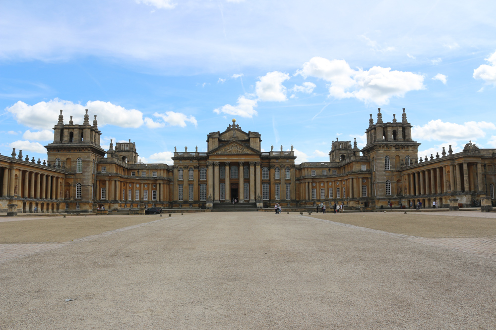 Der Große Hof und das Nordportal des Blenheim Palace