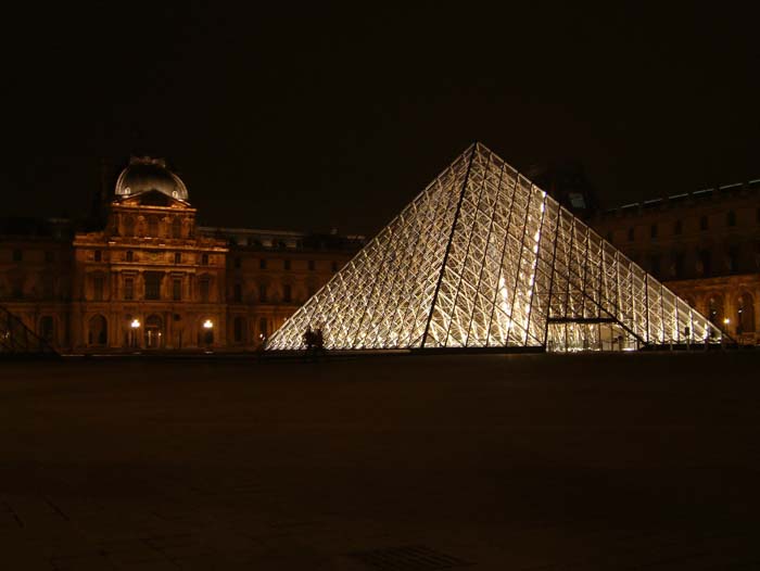 By night the Musée du Louvre is illuminated by thousands of small lights hidden in niches and protrusions of the baroque facade the magnificent. The large glass pyramid in the middle of the Louvre was designed in 1989 by Ieog Ming Pei and built on the order of President François Mitterrand. It now serves as the main entrance to the museum.