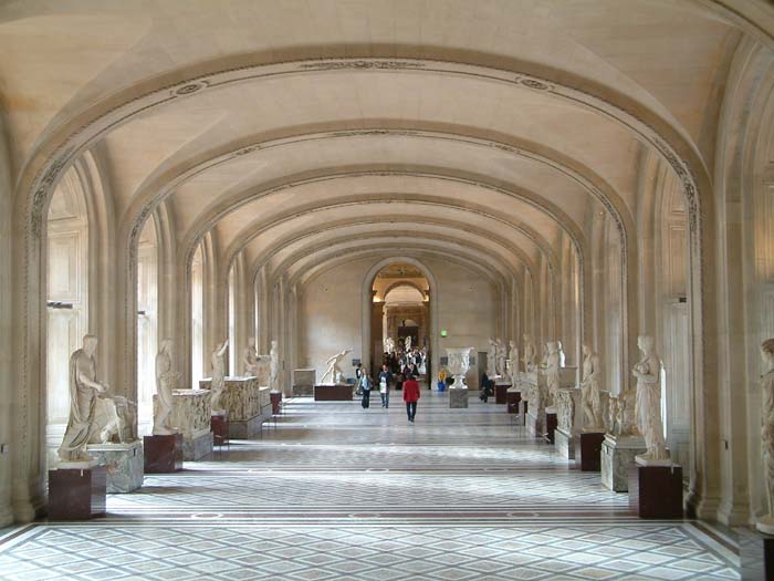 Skulpturen im Musée du Louvre