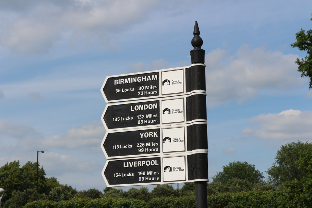 Signs with the directions to other major cities on the Avon canal route