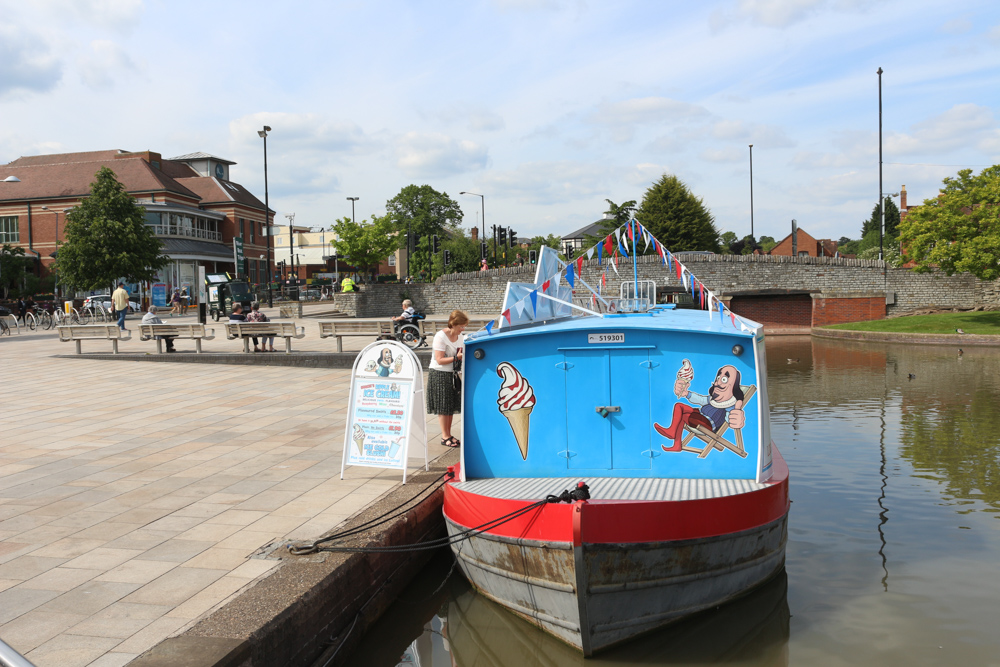 Shakespeare scheint das Eis aus dem Hafen von Stratford glücklich zu machen