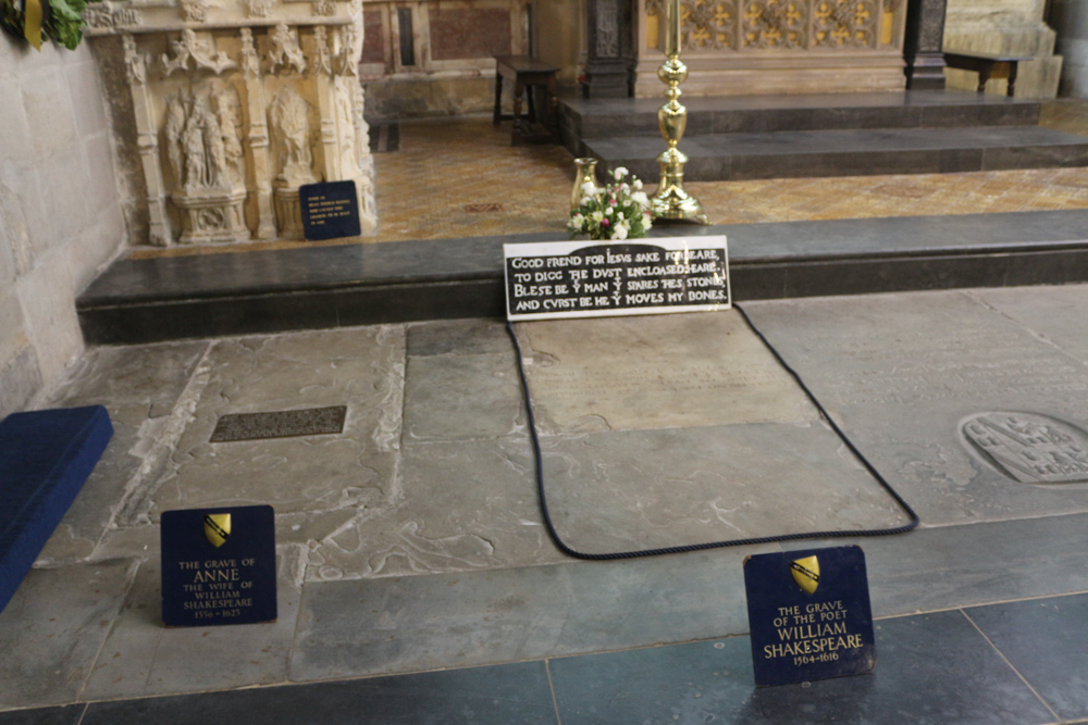Holy Trinity Church: Gräber von William Shakespeare und seiner Frau Anne