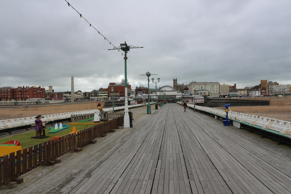 Die Attraktionen auf dem North Pier von Blackpool zerfallen langsam und werden wohl oft nur noch von einer dicken Schicht Farbe zusammen gehalten.