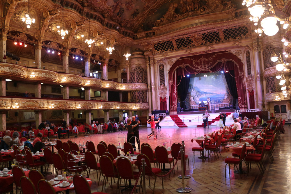 The Blackpool Tower Ballroom - Der überschwänglich barock gestaltete Ballsaal unter dem Nachbau des Eiffelturms