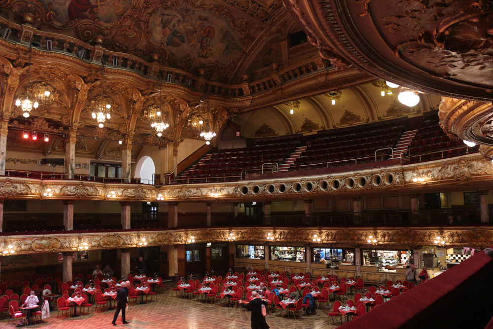 The Blackpool Tower Ballroom - Der überschwänglich barock gestaltete Ballsaal unter dem Nachbau des Eiffelturms