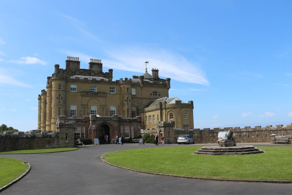 Haupteingang des Culzean Castle vom so genannten Clocktower Courtyard