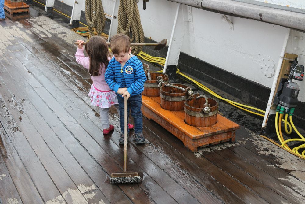 Das Tall-Ship ankert neben dem Riverside Museum in Glasgow