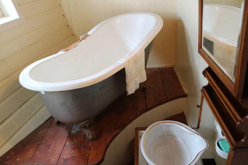 Badewanne im Inneren des Tall-Ships neben dem Riverside Museum