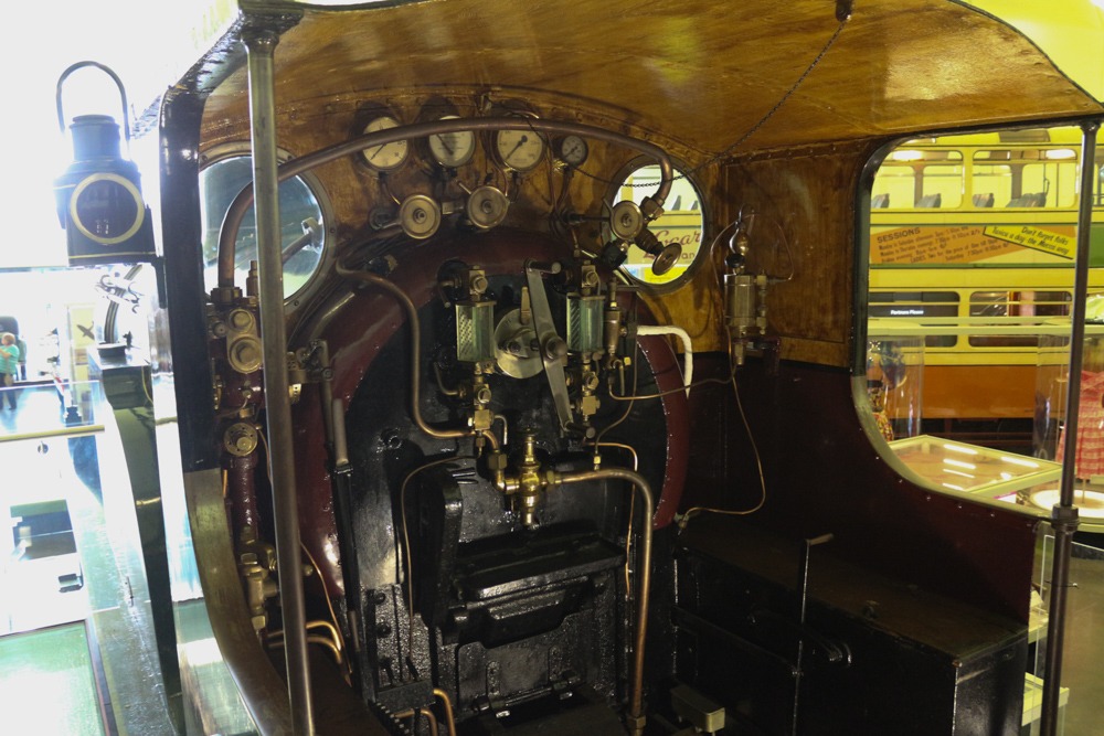 Das Riverside Museum in Glasgow besitzt eine große Sammlung an Autos, Rädern, Straßenbahnen, Lokomotiven und Booten