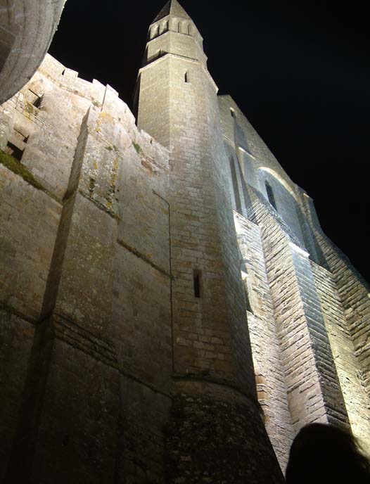 Die beeindruckende Kulisse von Mont-Saint-Michel bei Nacht