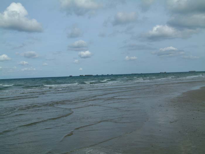 Reste des Ponton-Hafens vor Arromanches