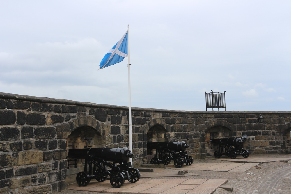 The Argyle Battery of Edinburgh Castle is aiming directly towards the city