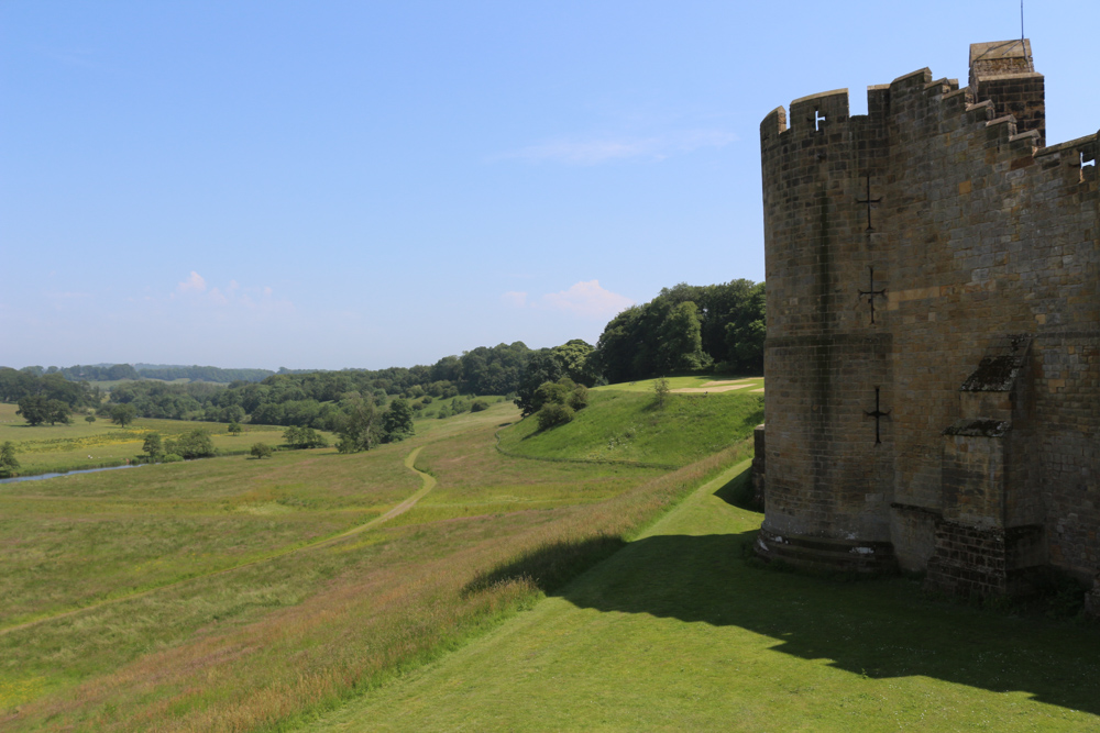 Grüne Wiesen rund um Alnwick Castle