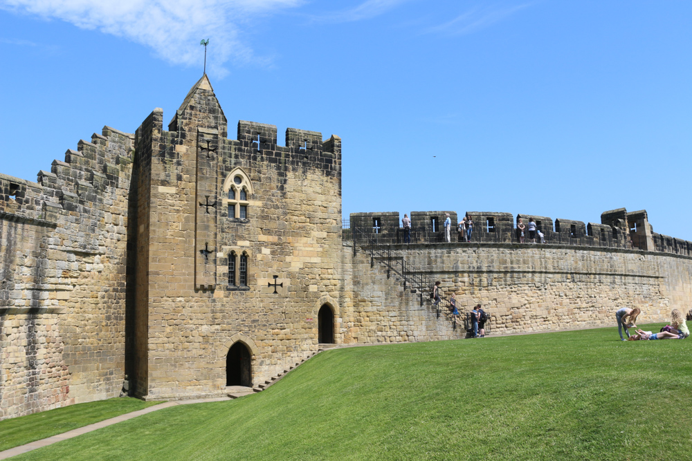 Äußere Verteidigungsmauer des Alnwick Castle
