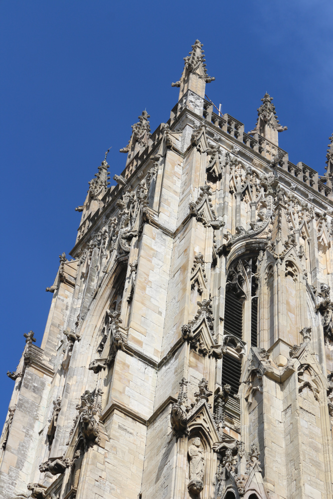 Details der gotischen Außenfassade des York Minster