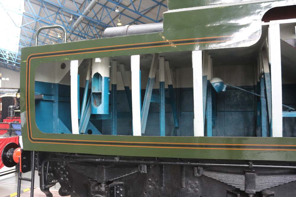 Nationales Eisenbahnmuseum: Ellerman Lines (1949) mit einem Aufschnitt des Tenders und Dampflokomotive Nr. 35029