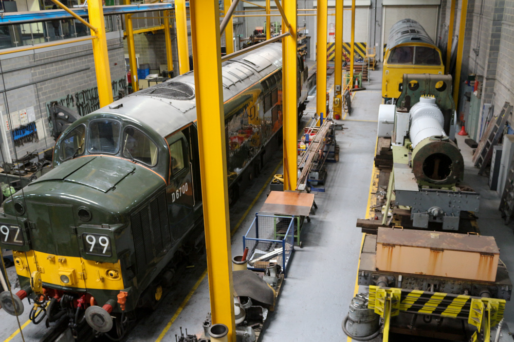 Nationales Eisenbahnmuseum: Wartungsbereich wo Loks und Wagons repariert werden.