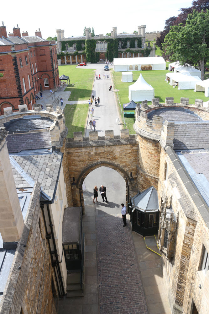 Der sehr große Innenhof des Lincoln Castle