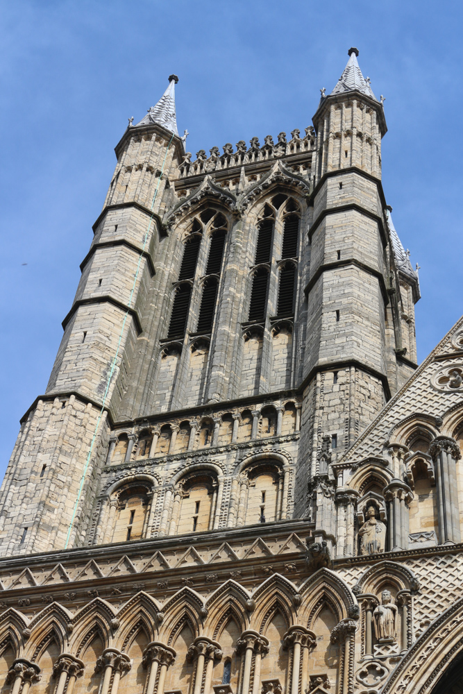 Einer der zwei Türme der Kathedrale von Lincoln