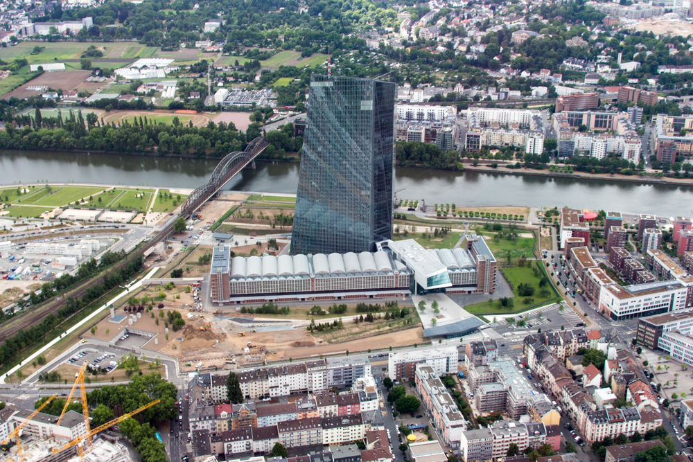 Blick aus einem Hubschrauber über Frankfurt am Main: Europäische Zentralbank (EZB).