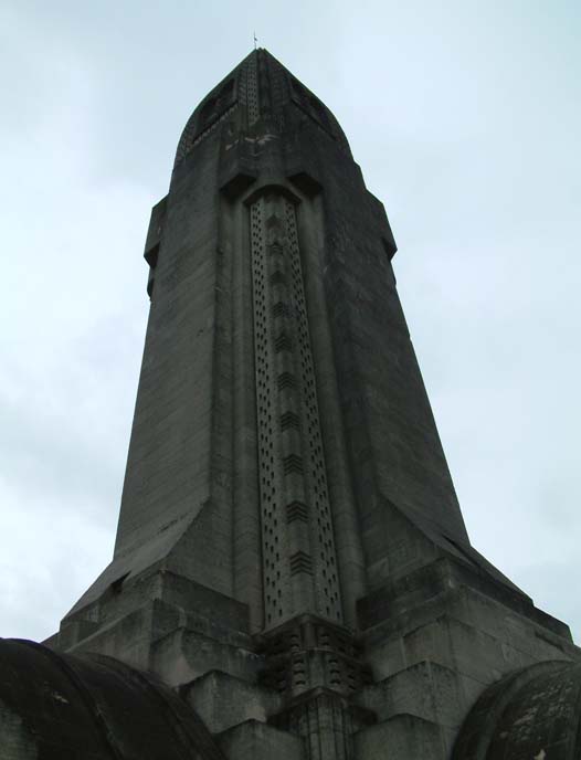 Turm des Beinhaus von Douaumont